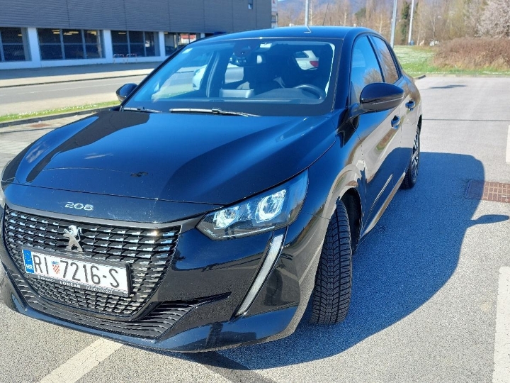 Peugeot 208 1.2 Allure 100 (urađen veliki servis)