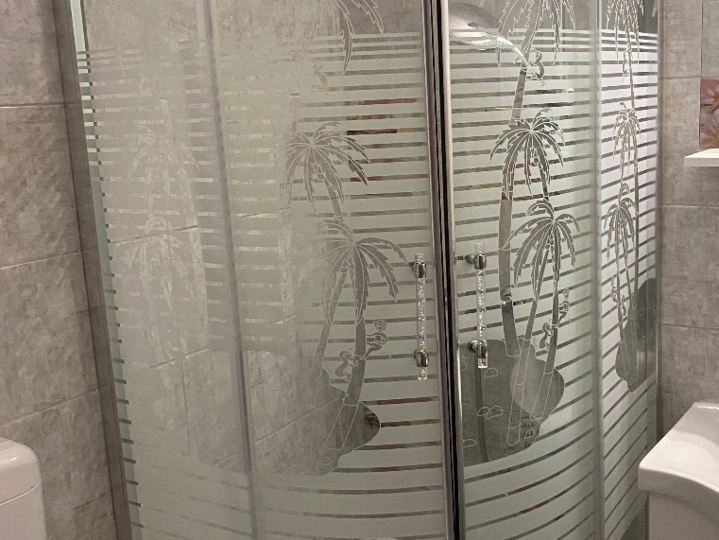 Polukružna tuš kabina 80x80 cm