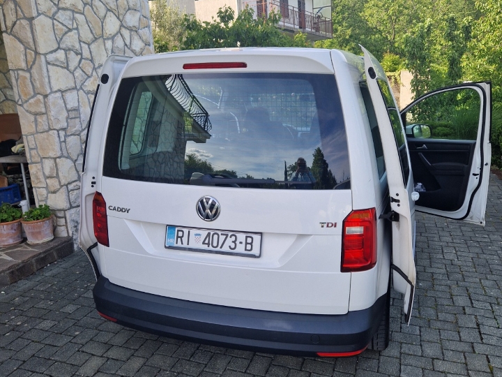 VW Caddy Kombi Van  2.0 TDI 150 KS – | Servisna | 100% odbtiak