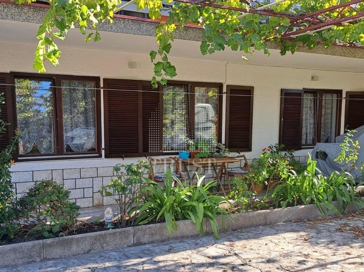 Crikvenica – trosobni stan u Centru s dva parkirna mjesta