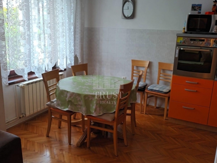 Crikvenica – trosobni stan u Centru s dva parkirna mjesta
