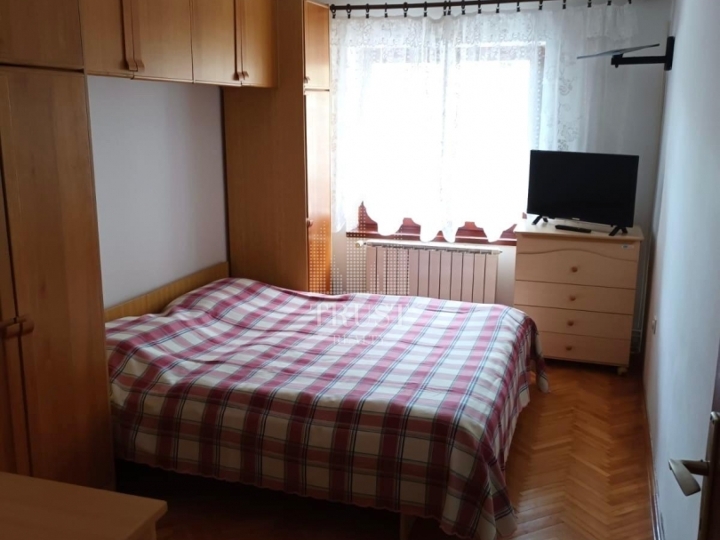 Crikvenica – trosobni stan u centru s parkingom