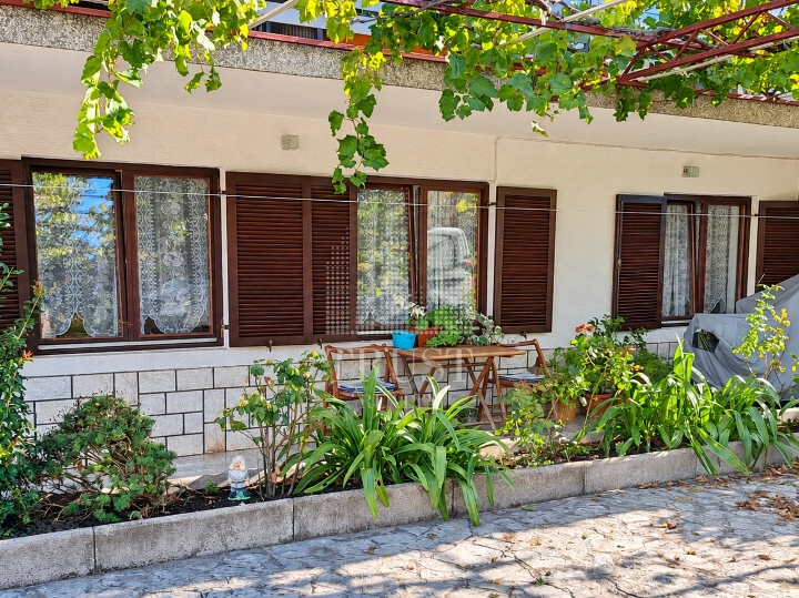 Crikvenica – trosobni stan u centru s parkingom