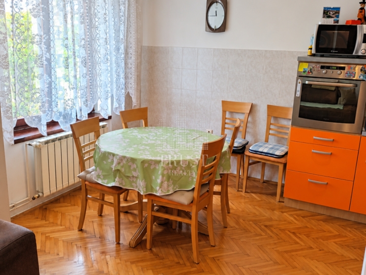 Crikvenica – trosobni stan u centru s parkingom