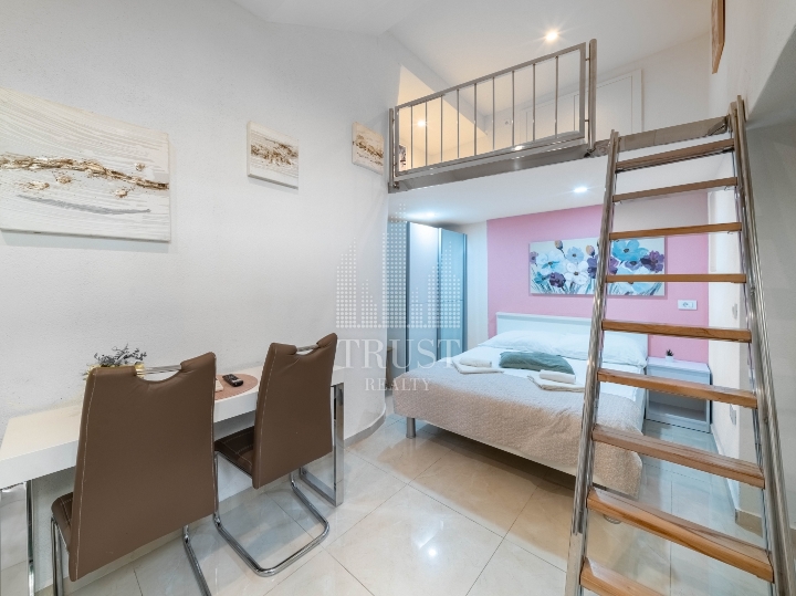 Opatija, Centar - 2 apartmana za prodaju