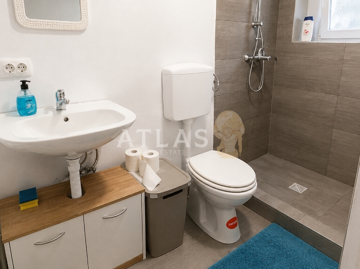 Novi Vinodolski, kuća, pogled na more, garaža, vrt, apartman