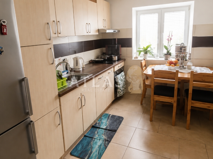 Novi Vinodolski, kuća, pogled na more, garaža, vrt, apartman