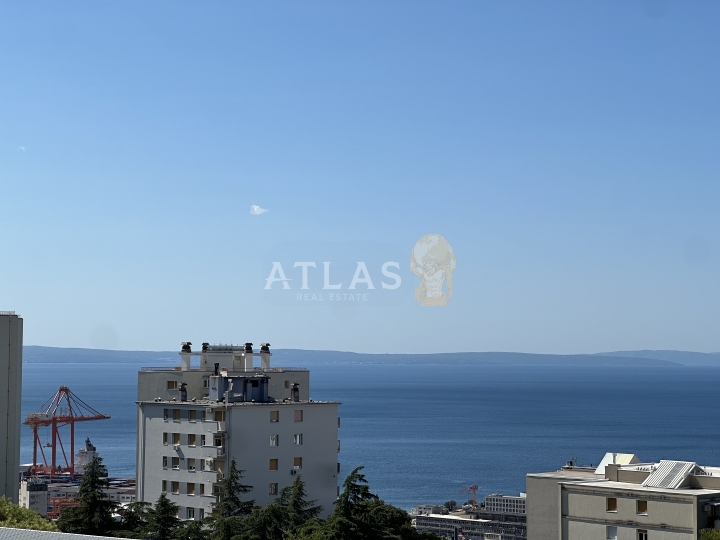 Rijeka, Kozala | Trosoban stan s pogledom na more