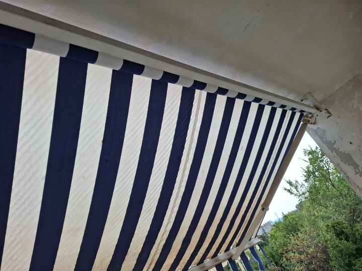 Robusna balkonska tenda ukupne dužine 7 m