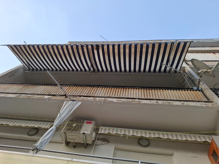 Robusna balkonska tenda ukupne dužine 7 m