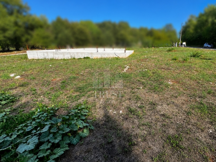 Istra, Labin - građevinsko zemljište sa započetom gradnjom