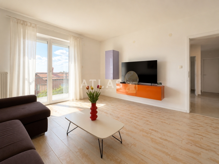 Kastav – prostran stan za najam, 2S+DB, 85 m², pogled na more