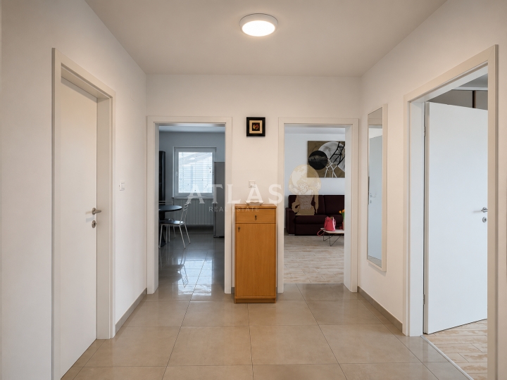 Kastav – prostran stan za najam, 2S+DB, 85 m², pogled na more