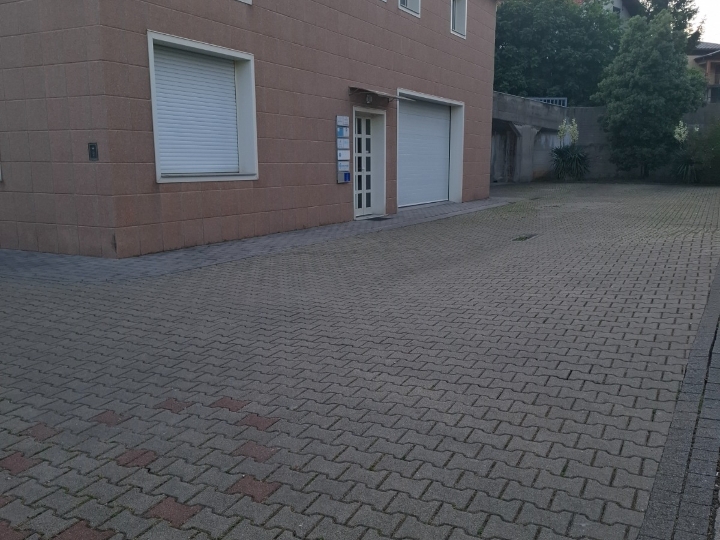 Iznajmljujem 2 ureda u poslovnoj zgradi