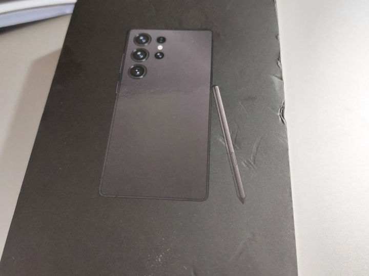 Mobitel S 25 Ultra jako dobra kopija