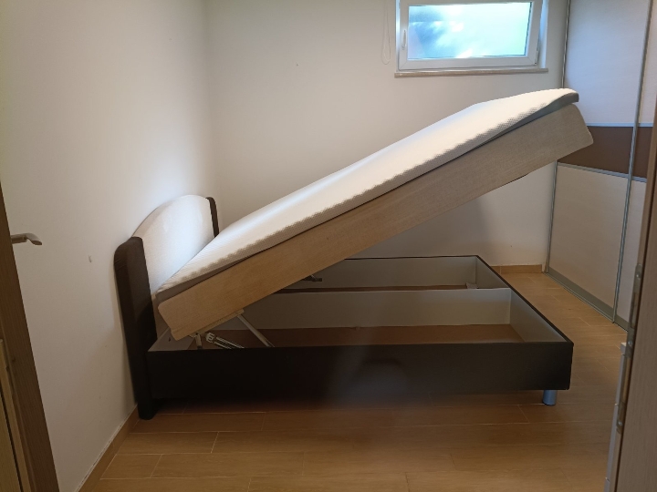 Krevet 160x200 cm + nadmadrac