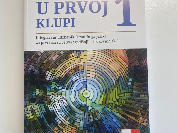 Tragom teksta 1/4, U prvoj klupi 1