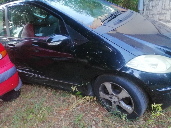 Mercedes 2004, karamboliran, za dijelove, komplet