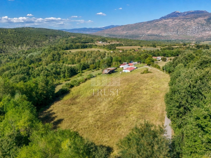 Istra, Čepić - seosko imanje s gospodarskim objektima i velikim investicijskim potencijalom