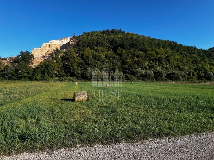 Istra, Pićan - poljoprivredno obradivo zemljište