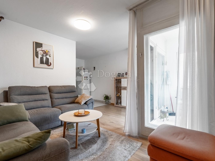 Škurinje - 65m2, prvi kat, balkon, 2S+DB