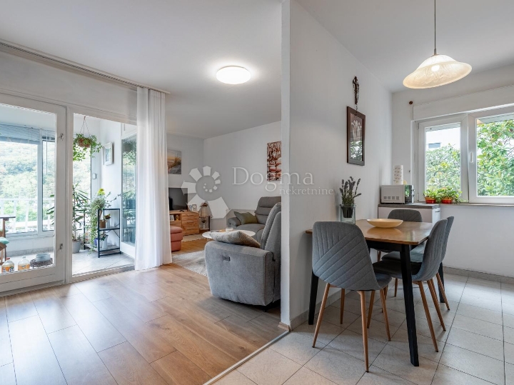 Škurinje - 65m2, prvi kat, balkon, 2S+DB