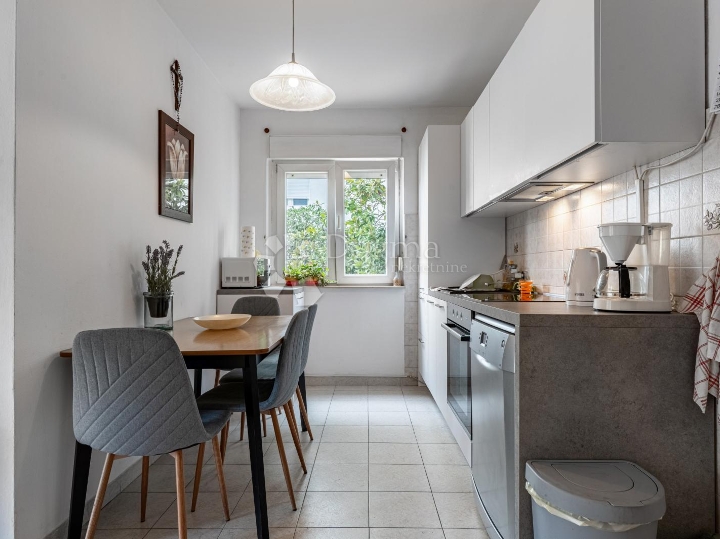 Škurinje - 65m2, prvi kat, balkon, 2S+DB