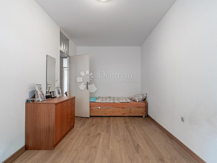 Škurinje - 65m2, prvi kat, balkon, 2S+DB