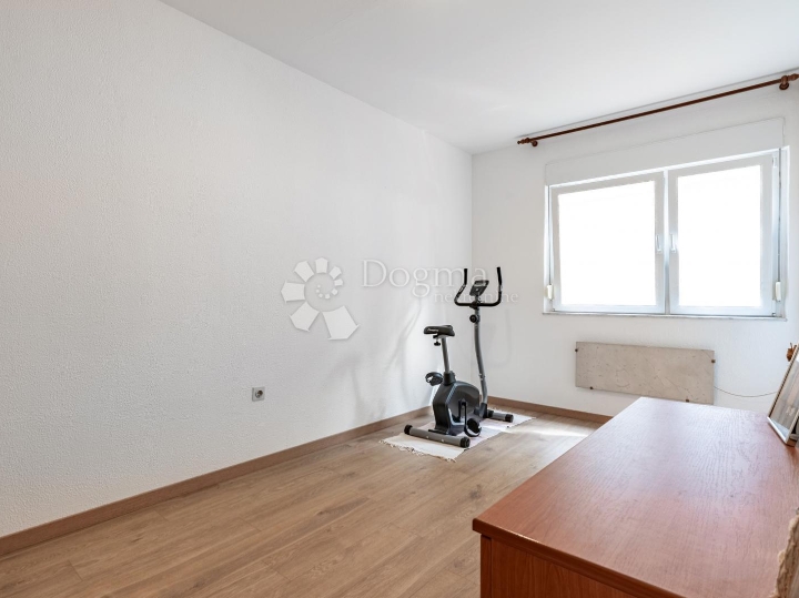 Škurinje - 65m2, prvi kat, balkon, 2S+DB