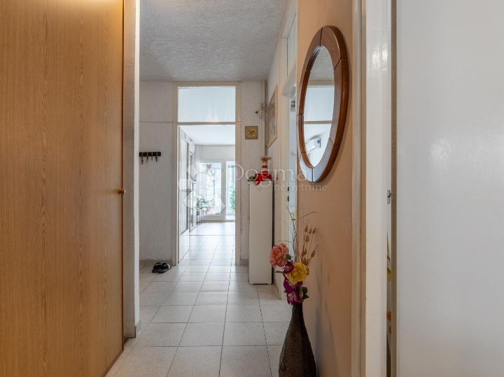 Škurinje - 65m2, prvi kat, balkon, 2S+DB