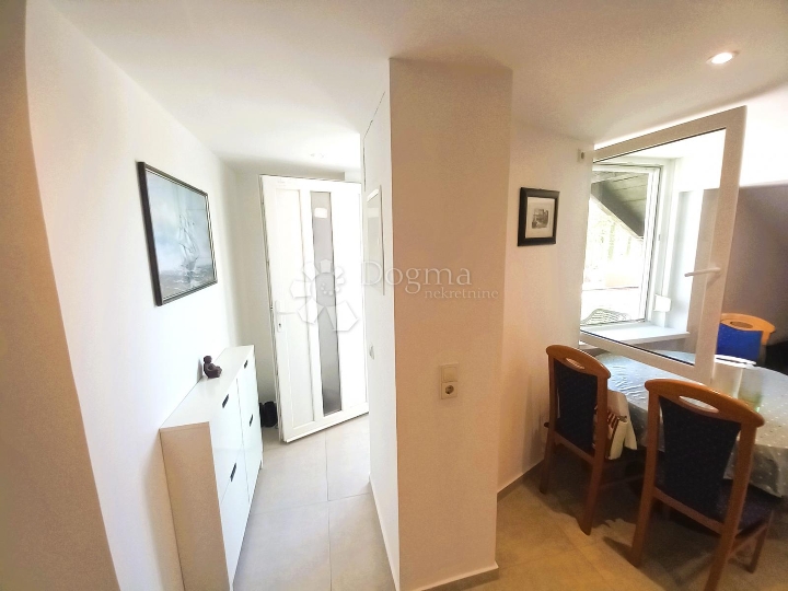 Jadranovo, apartman na desetak minuta hoda od plaže