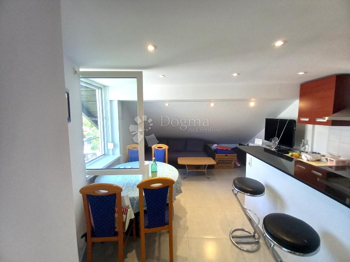 Jadranovo, apartman na desetak minuta hoda od plaže
