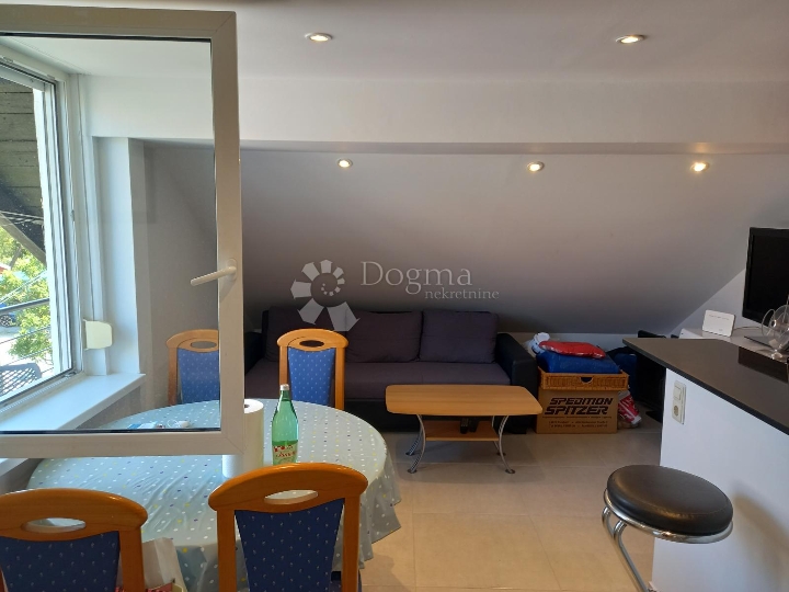 Jadranovo, apartman na desetak minuta hoda od plaže