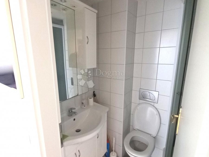 Jadranovo, apartman na desetak minuta hoda od plaže