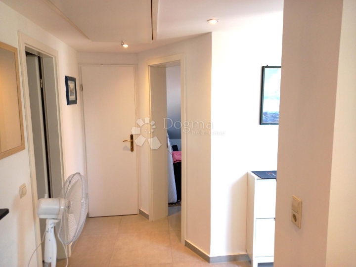 Jadranovo, apartman na desetak minuta hoda od plaže