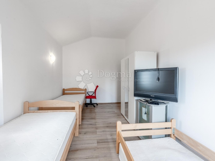 Brajda, 100m2, 5 uređenih soba, 2 kupaonice, odlična investicija