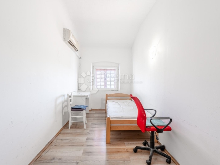 Brajda, 100m2, 5 uređenih soba, 2 kupaonice, odlična investicija