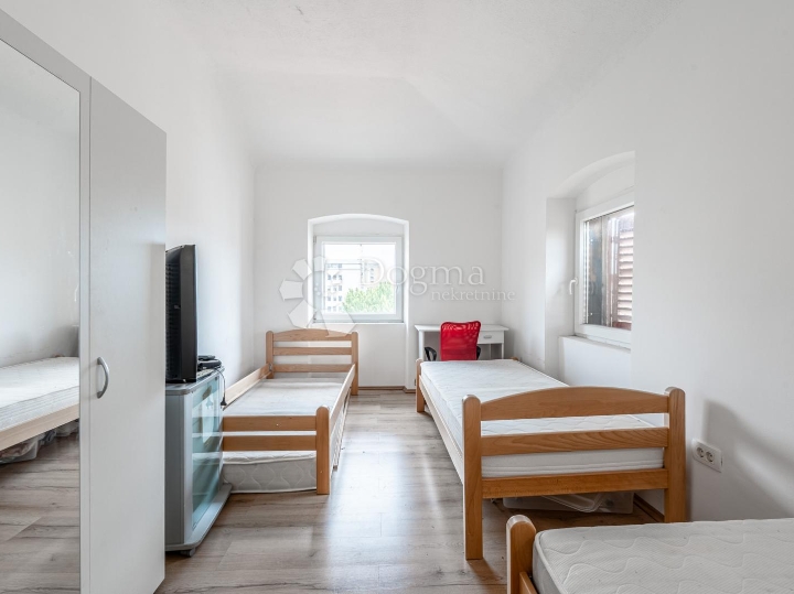 Brajda, 100m2, 5 uređenih soba, 2 kupaonice, odlična investicija
