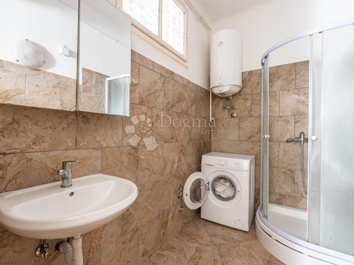 Brajda, 100m2, 5 uređenih soba, 2 kupaonice, odlična investicija