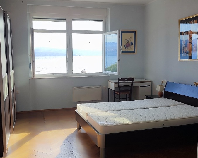 Lovran-centar, prostran stan uz more s pogledom na Kvarnerski zaljev