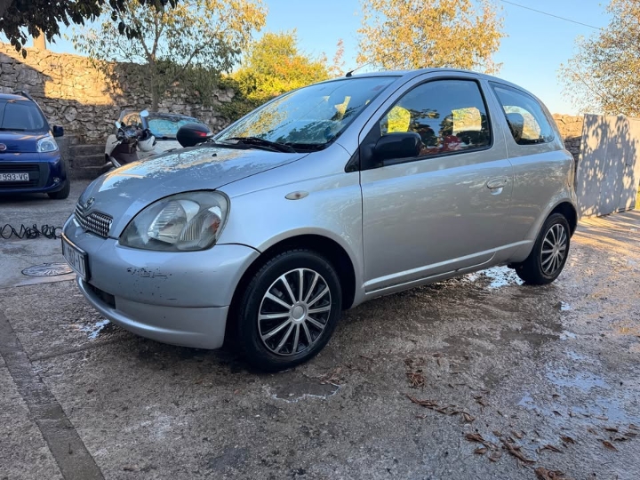 Toyota Yaris 1.0 benzin