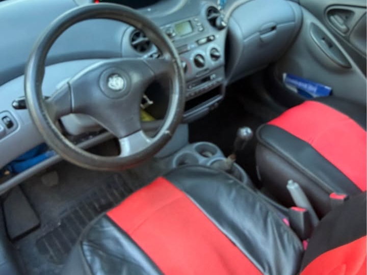 Toyota Yaris 1.0 benzin