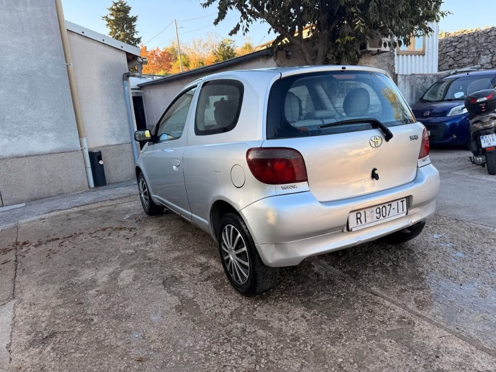 Toyota Yaris 1.0 benzin