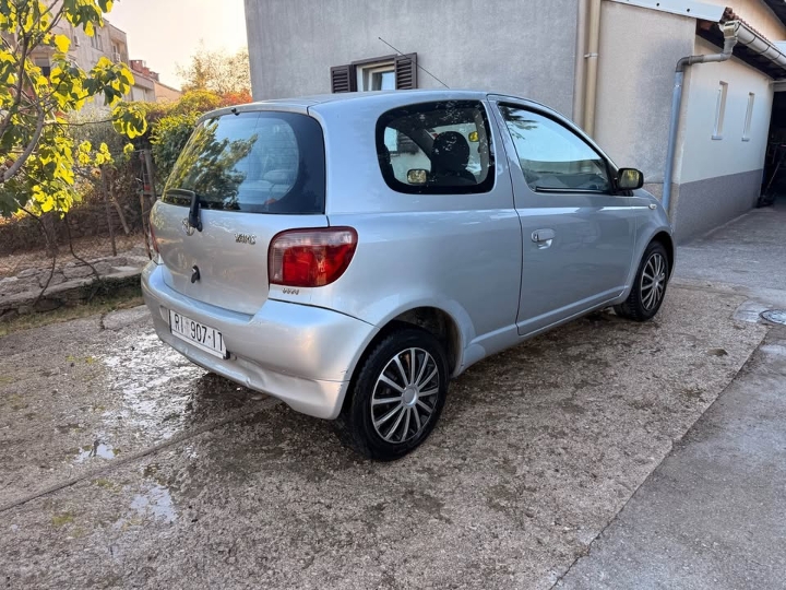 Toyota Yaris 1.0 benzin