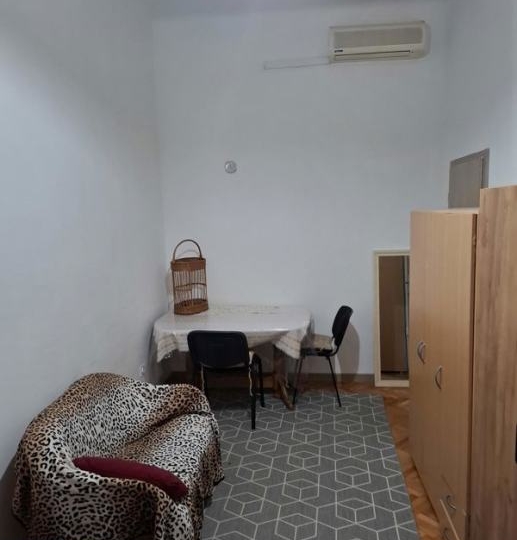 Soba: Rijeka, potpuno namještena, Glavna tržnica | Slobodno od 1.10.2026.