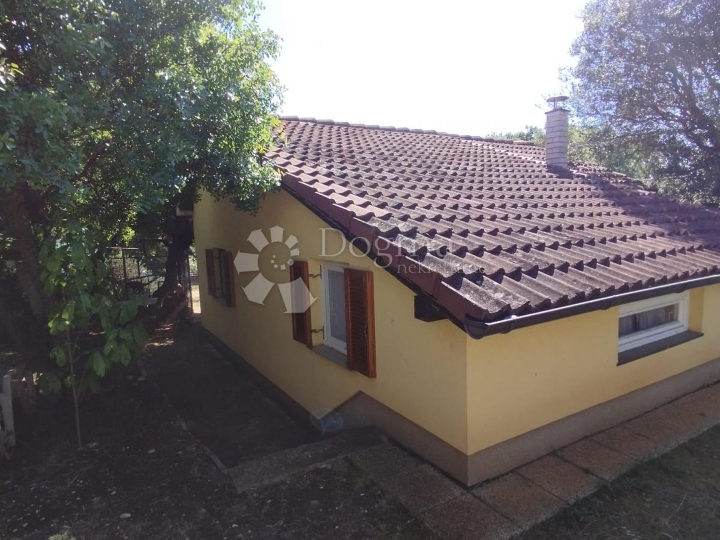 Okolica Vodnjana: Samostojeća prizemnica 66m2, 2 km od mora