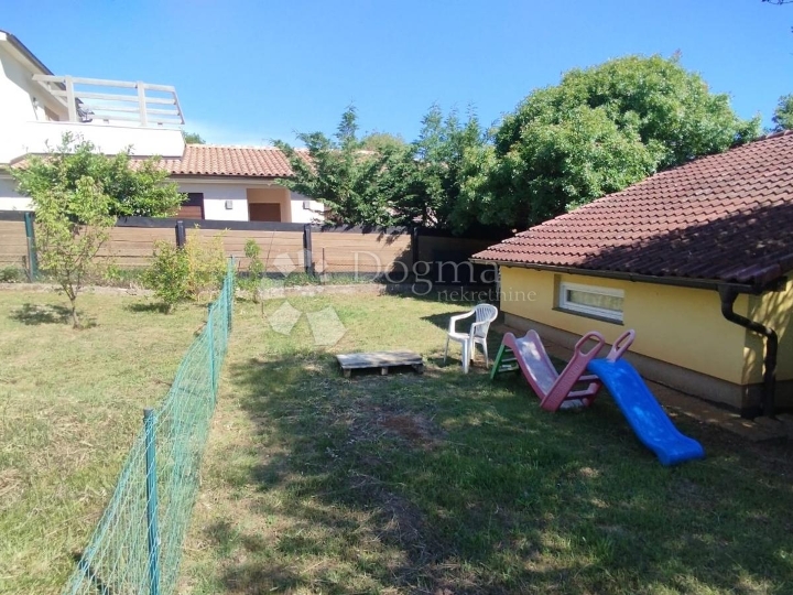 Okolica Vodnjana: Samostojeća prizemnica 66m2, 2 km od mora