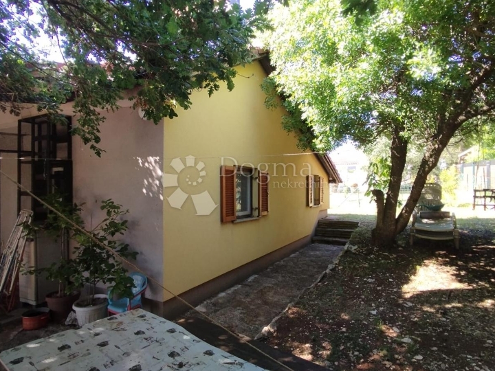 Okolica Vodnjana: Samostojeća prizemnica 66m2, 2 km od mora