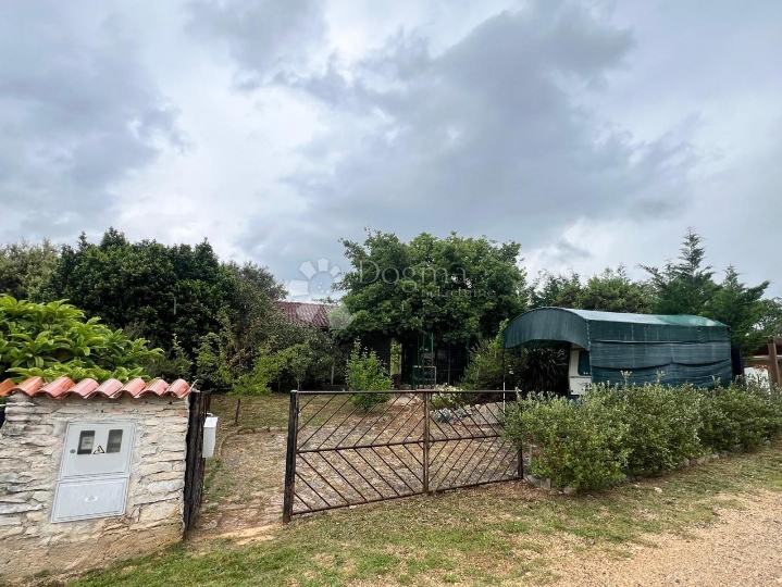 Okolica Vodnjana: Samostojeća prizemnica 66m2, 2 km od mora