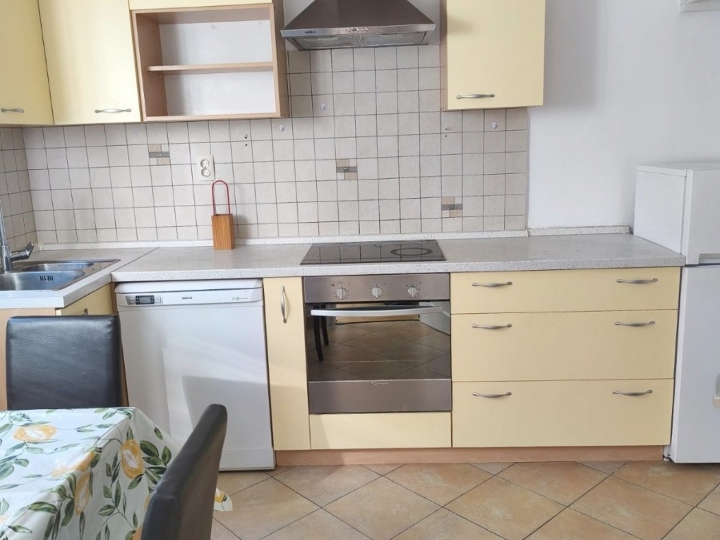 Centar, 52 m2, 1S+DB, uređen, 600€